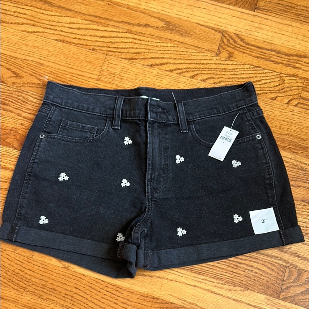 NWT Old Navy Floral embroidered dark jean shorts